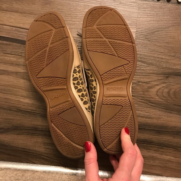 Like new sperrys - Picture 4 of 4